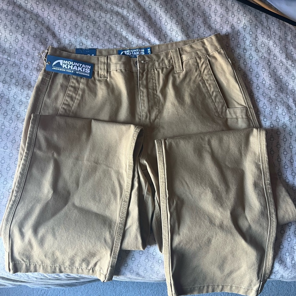 New with tags Mountain Khakis pants. Never worn 34x34.
